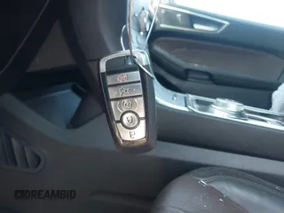 2020 Ford Edge Titanium z VIN 2FMPK4K96LBB46218, wystawiony jako IAAI lot #42750160 z przebiegiem 56 720 mil mil oraz . Historia ofert i sprzedaży dostępna na DreamBid. Obrazek 11.