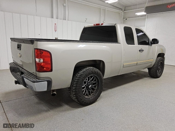2008 Chevrolet Silverado 1500 LT w/1LT with VIN 1GCEC19C98Z144461, listed as a Copart auction lot 49712865 with 242,412 mi miles and Clean Title. Bid and sale history available at carsss.com. Image 3.