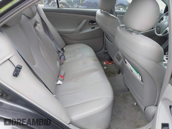 2008 Toyota Camry LE z VIN 4T1BE46K78U751994, wystawiony jako IAAI lot #41712149 z przebiegiem 104 933 mil mil oraz . Historia ofert i sprzedaży dostępna na DreamBid. Obrazek 8.