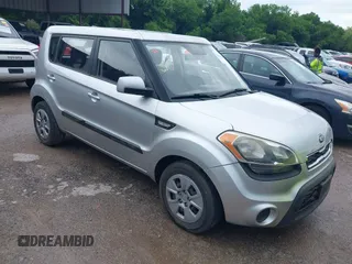 2013 Kia Soul with VIN KNDJT2A51D7517273, listed as a IAAI auction lot 42116861 with 151,617 mi miles. Bid and sale history available at carsss.com. Image 1.