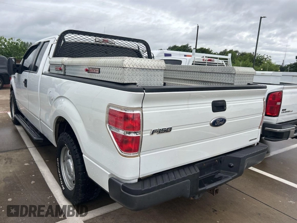 2013 Ford F-150 XL с VIN 1FTFX1CF7DKE84139, выставлен на аукционе IAAI как лот 42414545 с пробегом 228 784 миль миль и . История ставок и продаж доступна на DreamBid. Изображение 1.