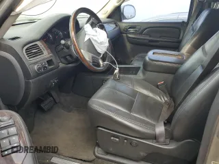 2008 GMC Sierra Denali z VIN 2GTEK638381159485, wystawiony jako Copart lot #49796715 z przebiegiem 240 284 mil mil oraz Szkoda całkowita • Salvage title. Historia ofert i sprzedaży dostępna na DreamBid. Obrazek 7.