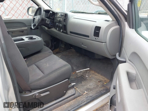 2010 GMC Sierra 1500 Work Truck z VIN 1GTPCTEX1AZ209435, wystawiony jako IAAI lot #42252554 z przebiegiem 172 989 mil mil oraz . Historia ofert i sprzedaży dostępna na DreamBid. Obrazek 5.