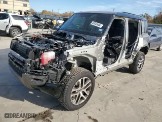 2024 Land Rover Defender X-Dynamic SE with VIN SALE27EU6R2308952, listed as a Copart auction lot 82823464 with 4,025 mi miles and Salvage Title. Bid and sale history available at carsss.com. Image 1.