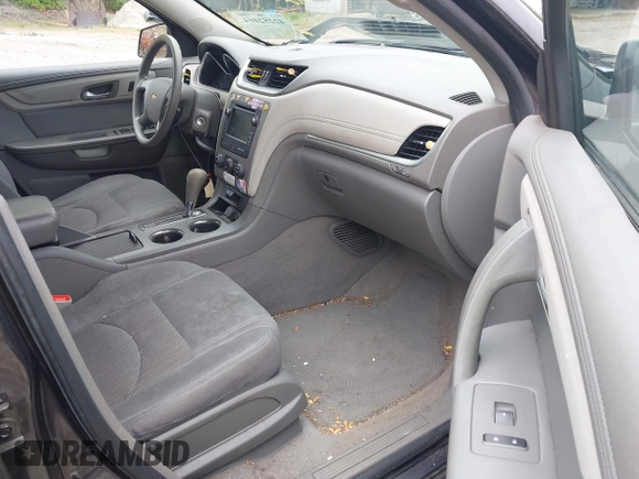 2015 Chevrolet Traverse LS z VIN 1GNKVFED2FJ133054, wystawiony jako IAAI lot #42252164 z przebiegiem 72 981 mil mil oraz . Historia ofert i sprzedaży dostępna na DreamBid. Obrazek 5.