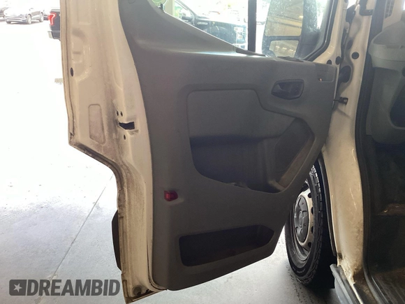 2016 Ford Transit Cargo z VIN 1FTYE1YM5GKB48743, wystawiony jako IAAI lot #42849622 z przebiegiem 200 188 mil mil oraz . Historia ofert i sprzedaży dostępna na DreamBid. Obrazek 20.