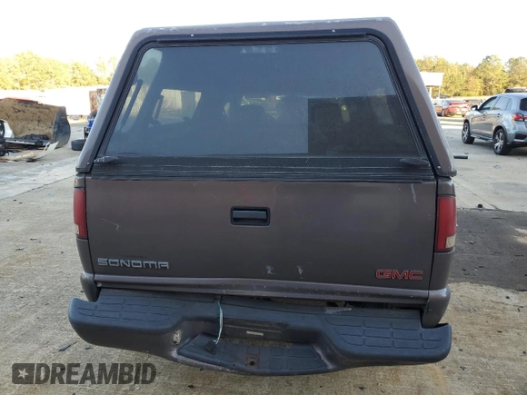 2000 GMC Sonoma SLS w/1SF Pkg with VIN 1GTCS1955Y8226155, listed as a Copart auction lot 83220424 with 87,604 mi miles and Salvage Title. Bid and sale history available at carsss.com. Image 6.