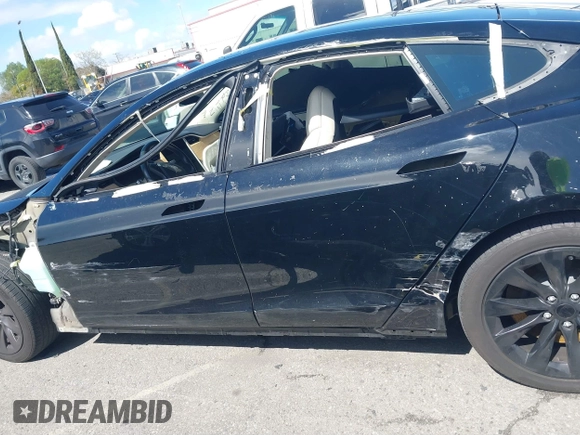 2019 Tesla Model S 75D с VIN 5YJSA1E22KF305722, выставлен на аукционе IAAI как лот 41765921 с пробегом 35 361 миль миль и . История ставок и продаж доступна на DreamBid. Изображение 14.