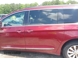 2017 Chrysler Pacifica Touring L with VIN 2C4RC1BG0HR591124, listed as a IAAI auction lot 42138595 with 113,071 mi miles and . Bid and sale history available at DreamBid. Image 15.