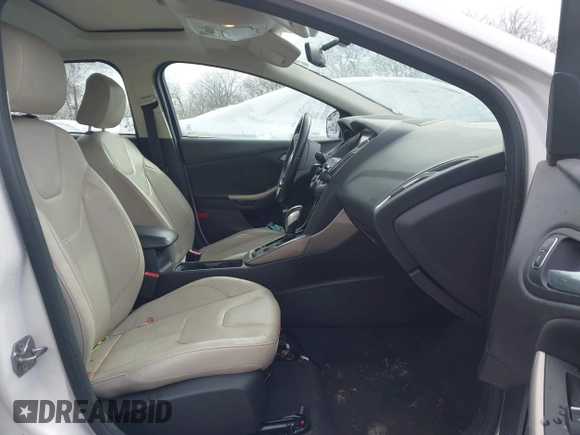 2015 Ford Focus Titanium с VIN 1FADP3N26FL232639, выставлен на аукционе IAAI как лот 41699403 с пробегом 86 870 миль миль и . История ставок и продаж доступна на DreamBid. Изображение 5.