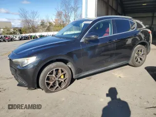 2019 Alfa Romeo Stelvio Ti Lusso z VIN ZASPAKBN3K7C51418, wystawiony jako Copart lot #80322384 z przebiegiem 63 762 mil mil oraz Szkoda całkowita • Salvage title. Historia ofert i sprzedaży dostępna na DreamBid. Obrazek 1.