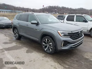 2024 Volkswagen Atlas SEL Premium R-Line z VIN 1V2FR2CA0RC523772, wystawiony jako IAAI lot #41544482 z przebiegiem 7 703 mil mil oraz . Historia ofert i sprzedaży dostępna na DreamBid. Obrazek 1.