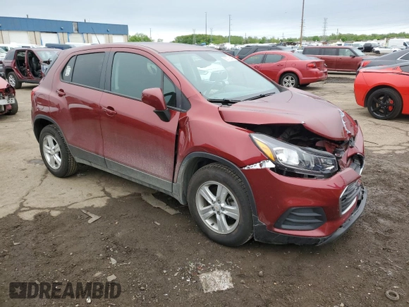 2021 Chevrolet Trax LS z VIN KL7CJKSB5MB327988, wystawiony jako Copart lot #56778645 z przebiegiem 26 312 mil mil oraz Nie do naprawy • Non repairable. Historia ofert i sprzedaży dostępna na DreamBid. Obrazek 4.
