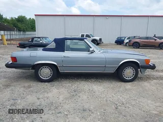1984 Mercedes-Benz 380 SL z VIN WDBBA45A5EA014183, wystawiony jako IAAI lot #42456937 z przebiegiem 93 667 mil mil oraz . Historia ofert i sprzedaży dostępna na DreamBid. Obrazek 13.
