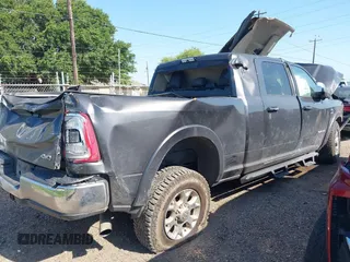 2020 Ram 2500 Laramie z VIN 3C6UR5NLXLG314141, wystawiony jako IAAI lot #42263978 z przebiegiem Nie podano mil oraz . Historia ofert i sprzedaży dostępna na DreamBid. Obrazek 4.