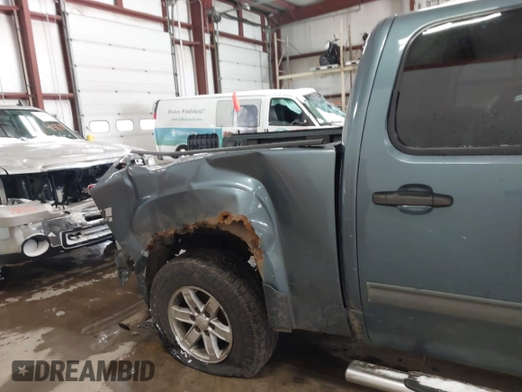 2007 GMC Sierra 1500 SLT z VIN 2GTEK13M471705516, wystawiony jako IAAI lot #41321029 z przebiegiem 210 244 mil mil oraz . Historia ofert i sprzedaży dostępna na DreamBid. Obrazek 6.