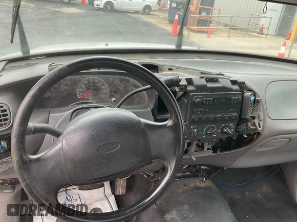 1997 Ford F-250 z VIN 2FTFF276XVCA39015, wystawiony jako IAAI lot #42070672 z przebiegiem 66 506 mil mil oraz . Historia ofert i sprzedaży dostępna na DreamBid. Obrazek 1.