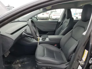 2024 Tesla Model 3 z VIN 5YJ3E1EA8RF744353, wystawiony jako Copart lot #50660175 z przebiegiem 2424 mil mil oraz Szkody całkowita. Historia ofert i sprzedaży dostępna na DreamBid. Obrazek 7.