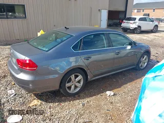 2013 Volkswagen Passat SE z VIN 1VWBP7A31DC136760, wystawiony jako IAAI lot #42214465 z przebiegiem 242 027 mil mil oraz . Historia ofert i sprzedaży dostępna na DreamBid. Obrazek 4.