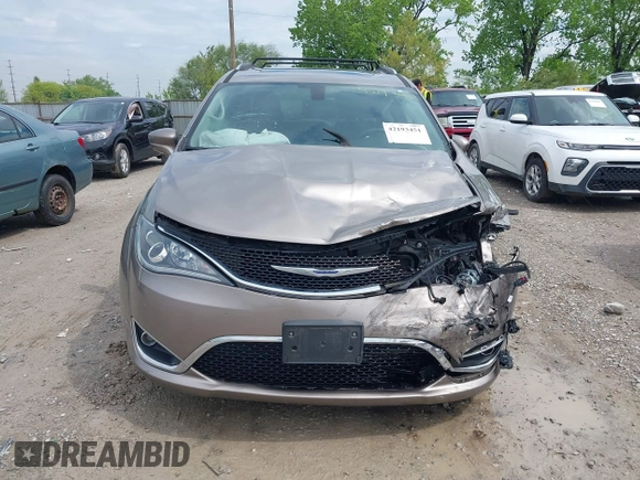 2018 Chrysler Pacifica Touring L Plus z VIN 2C4RC1EG8JR293843, wystawiony jako IAAI lot #42193451 z przebiegiem 115 588 mil mil oraz . Historia ofert i sprzedaży dostępna na DreamBid. Obrazek 12.