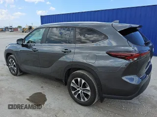 2024 Toyota Highlander LE z VIN 5TDKDRBH2RS553666, wystawiony jako Copart lot #57512875 z przebiegiem 44 772 mil mil oraz Czysty tytuł • Clean title. Historia ofert i sprzedaży dostępna na DreamBid. Obrazek 2.