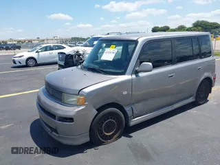 2006 Scion xB z VIN JTLKT324264122365, wystawiony jako IAAI lot #42315138 z przebiegiem 294 826 mil mil oraz . Historia ofert i sprzedaży dostępna na DreamBid. Obrazek 2.