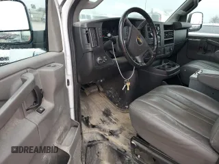 2021 Chevrolet Express Cargo z VIN 1GCWGAFP5M1200324, wystawiony jako Copart lot #44656985 z przebiegiem 53 290 mil mil oraz Szkoda całkowita • Salvage title. Historia ofert i sprzedaży dostępna na DreamBid. Obrazek 8.