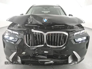 2025 BMW X7 xDrive40i z VIN 5UX23EM09S9X05528, wystawiony jako Copart lot #53862305 z przebiegiem 28 698 mil mil oraz Tytuł czysty. Historia ofert i sprzedaży dostępna na DreamBid. Obrazek 5.