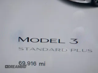 2020 Tesla Model 3 Standard Range Plus z VIN 5YJ3E1EAXLF806360, wystawiony jako IAAI lot #42386624 z przebiegiem 69 916 mil mil oraz . Historia ofert i sprzedaży dostępna na DreamBid. Obrazek 15.