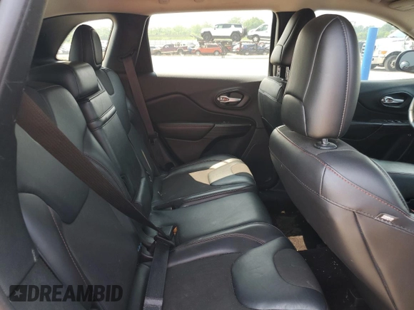 2016 Jeep Cherokee Trailhawk z VIN 1C4PJMBS4GW361188, wystawiony jako Copart lot #59870885 z przebiegiem 112 638 mil mil oraz Czysty tytuł • Clean title. Historia ofert i sprzedaży dostępna na DreamBid. Obrazek 11.