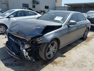 2018 Mercedes-Benz E-Class E 300 with VIN WDDZF4JB1JA365754, listed as a IAAI auction lot 41992681 with 88,203 mi miles. Bid and sale history available at carsss.com. Image 17.