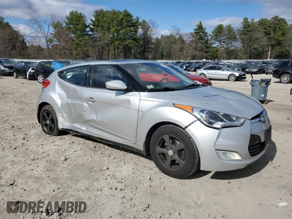 2013 Hyundai Veloster w/Black Int z VIN KMHTC6AD6DU121277, wystawiony jako Copart lot #53222805 z przebiegiem 155 236 mil mil oraz Czysty tytuł • Clean title. Historia ofert i sprzedaży dostępna na DreamBid. Obrazek 4.