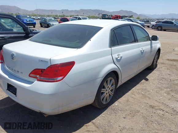 2005 Toyota Avalon XL z VIN 4T1BK36BX5U025674, wystawiony jako IAAI lot #42283773 z przebiegiem 169 604 mil mil oraz . Historia ofert i sprzedaży dostępna na DreamBid. Obrazek 4.