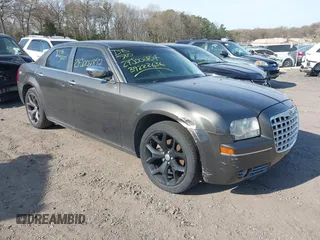 2010 Chrysler 300 Touring z VIN 2C3CA5CV5AH235736, wystawiony jako IAAI lot #39222636 z przebiegiem Nie podano mil oraz . Historia ofert i sprzedaży dostępna na DreamBid. Obrazek 1.
