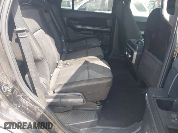 2019 Ford Expedition XLT with VIN 1FMJU1HT5KEA84864, listed as a IAAI auction lot 40174691 with 119,758 mi miles. Bid and sale history available at carsss.com. Image 8.