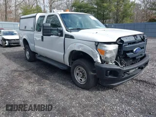 2016 Ford Super Duty F-250 SRW XLT with VIN 1FT7X2B67GEA39611, listed as a IAAI auction lot 41750797 with 33,787 mi miles. Bid and sale history available at carsss.com. Image 1.