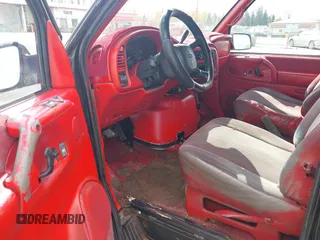 2003 Chevrolet Astro with VIN 1GNEL19X33B118742, listed as a IAAI auction lot 41994081 with 219,333 mi miles. Bid and sale history available at carsss.com. Image 5.