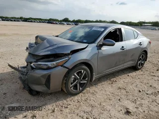 2024 Nissan Sentra SV z VIN 3N1AB8CV0RY323832, wystawiony jako Copart lot #55803155 z przebiegiem 7 346 mil mil oraz Szkoda całkowita • Salvage title. Historia ofert i sprzedaży dostępna na DreamBid. Obrazek 1.