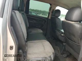 2017 Nissan Titan SV z VIN 1N6AA1EJ3HN575519, wystawiony jako Copart lot #59266955 z przebiegiem 189 743 mil mil oraz Czysty tytuł • Clean title. Historia ofert i sprzedaży dostępna na DreamBid. Obrazek 10.