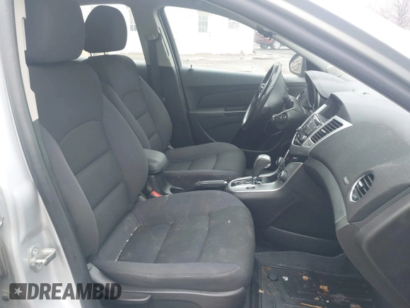 2014 Chevrolet Cruze 1LT z VIN 1G1PC5SB1E7444562, wystawiony jako IAAI lot #42019148 z przebiegiem 77 180 mil mil oraz . Historia ofert i sprzedaży dostępna na DreamBid. Obrazek 5.