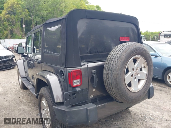 2016 Jeep Wrangler Unlimited Sahara z VIN 1C4HJWEG1GL252860, wystawiony jako IAAI lot #42215620 z przebiegiem 85 267 mil mil oraz . Historia ofert i sprzedaży dostępna na DreamBid. Obrazek 3.