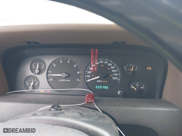 2002 Jeep Grand Cherokee Laredo with VIN 1J4GW48NX2C151430, listed as a IAAI auction lot 41886769 with 222,795 mi miles. Bid and sale history available at carsss.com. Image 7.