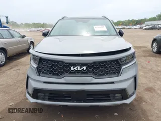 2023 Kia Sorento SX z VIN 5XYRKDLF0PG227203, wystawiony jako IAAI lot #42269412 z przebiegiem 22 641 mil mil oraz . Historia ofert i sprzedaży dostępna na DreamBid. Obrazek 13.
