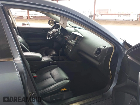 2010 Nissan Maxima S z VIN 1N4AA5AP9AC845087, wystawiony jako IAAI lot #41916323 z przebiegiem 212 475 mil mil oraz . Historia ofert i sprzedaży dostępna na DreamBid. Obrazek 5.