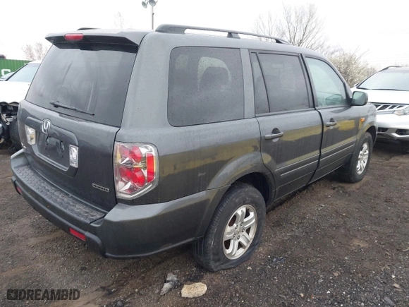 2008 Honda Pilot VP with VIN 5FNYF18238B052443, listed as a IAAI auction lot 41993151 with 105,671 mi miles. Bid and sale history available at carsss.com. Image 4.