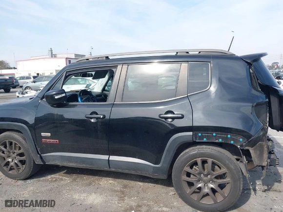 2016 Jeep Renegade Latitude with VIN ZACCJABT8GPD62251, listed as a IAAI auction lot 41472431 with 117,947 mi miles. Bid and sale history available at carsss.com. Image 14.