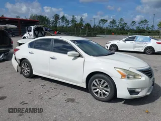 2015 Nissan Altima 2.5 S with VIN 1N4AL3AP5FC297935, listed as a IAAI auction lot 41963576 with 225,230 mi miles. Bid and sale history available at carsss.com. Image 1.