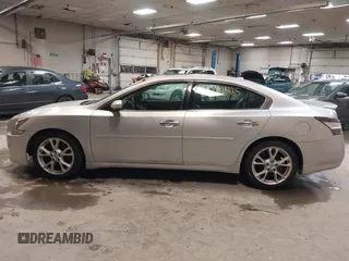 2014 Nissan Maxima SV z VIN 1N4AA5AP8EC498468, wystawiony jako IAAI lot #42344525 z przebiegiem 149 178 mil mil oraz . Historia ofert i sprzedaży dostępna na DreamBid. Obrazek 12.
