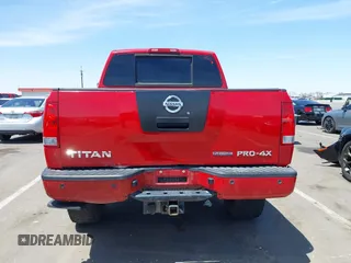 2011 Nissan Titan Pro-4X z VIN 1N6BA0ECXBN317554, wystawiony jako IAAI lot #42310942 z przebiegiem 152 264 mil mil oraz . Historia ofert i sprzedaży dostępna na DreamBid. Obrazek 16.