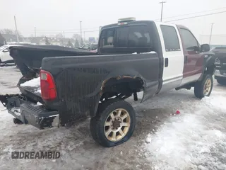 2005 Ford F-250 XL z VIN 1FTSW21515EC67798, wystawiony jako IAAI lot #41463473 z przebiegiem 221 075 mil mil oraz . Historia ofert i sprzedaży dostępna na DreamBid. Obrazek 4.